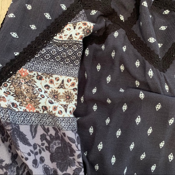 Francesca’s Pattern Dress - Picture 3 of 4